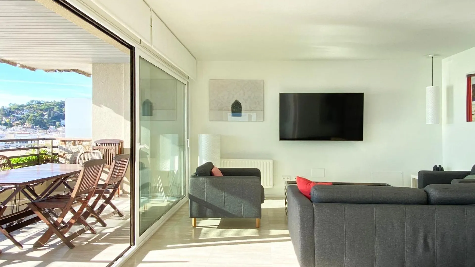 Magnificent Apartment At The Sea Front Of توسا ذي مار